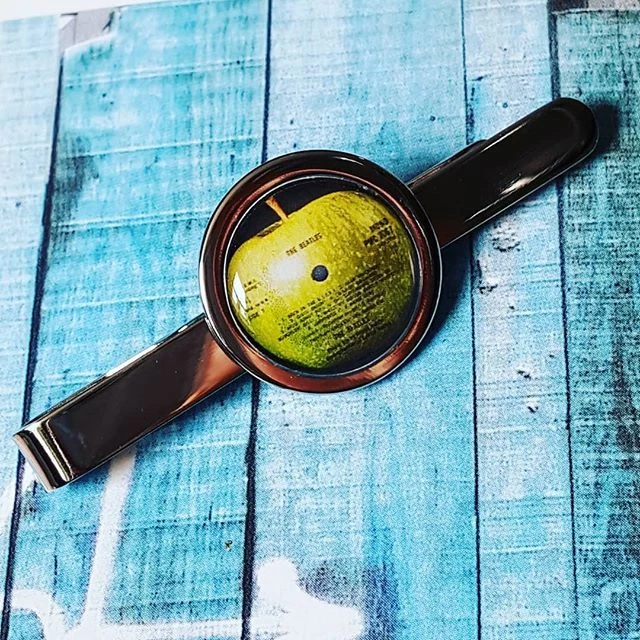 Unique APPLE RECORDS TIECLIP chrome music THE BEATLES retro DESIGNER iconic - Image 1 of 1