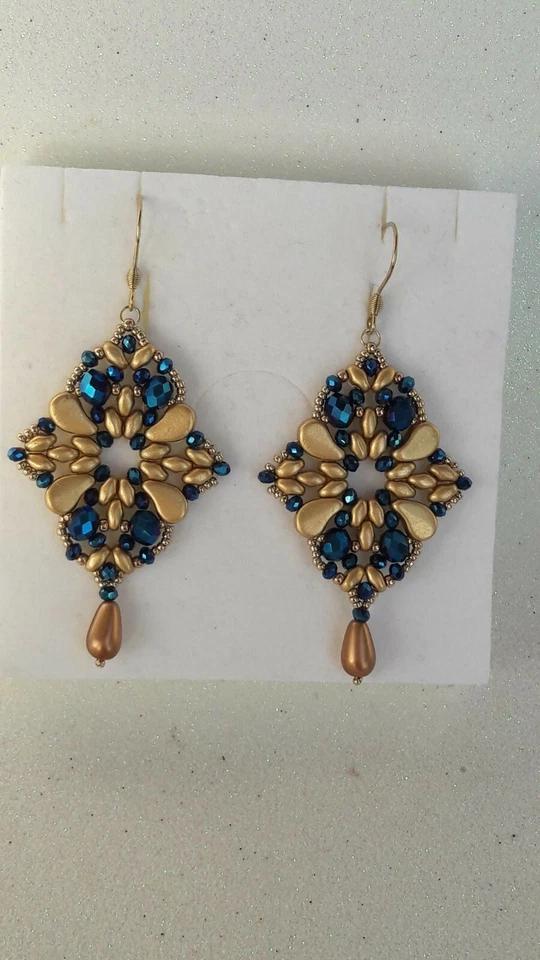 Orecchini Pendenti Fatti a Mano con Perle/Perline Color Oro e Blu - Immagine 1 di 1