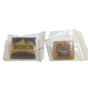 Vintage NASCAR Daytona Busch Clash & Goody's 300 Emaille Hut Anstecknadeln - Bild 1 von 6