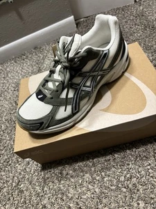 ASICS - Picture 1 of 5