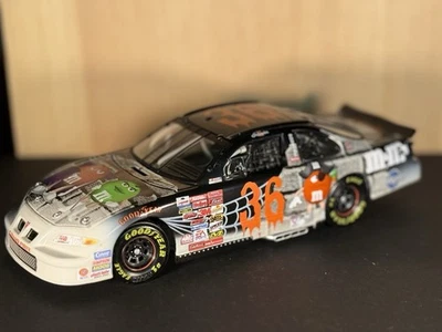 Ken Schrader 2001 m&ms haloween 1:24 NASCAR Diecast /9348 - Image 1 of 4