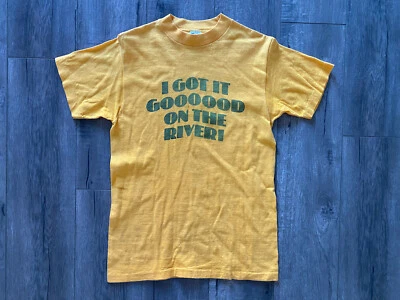 Camiseta De Colección "I GOT IT GOOOOD ON THE RIVER" Talla Pequeña Hecha en Santa Bárbara Foto 1 de 4