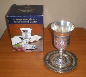 Vintage SAKS Off 5. versilberte jüdische Judaica Schabbat KIDDUSCH Tasse & Untersetzer - Bild 1 von 11