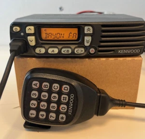TK-8160-E MOBILE UHF KENWOOD 440-470 MHz + KEYPAD MICRO -TEST & CLEAN - Zdjęcie 1 z 3