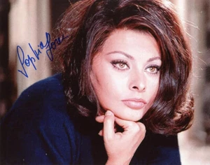 SOPHIA LOREN SIGNED AUTOGRAPHED 8x10 PHOTO ITALIAN SEX SYMBOL ICON BECKETT BAS - Picture 1 of 2