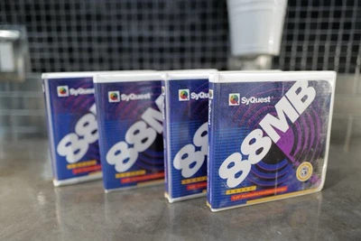SyQuest 88MB 5.25” Removable Cartridge SQ800 Lot of 4 w/ Cases Vintage Storage - Image 1 of 4