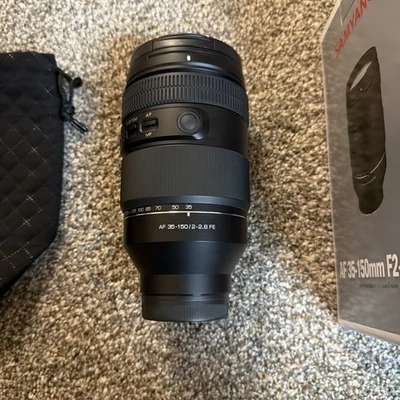 Lente zoom ultra gran angular Samyang AF 35-150 mm F2-2,8 para cámaras Sony con montura E Foto 1 de 4