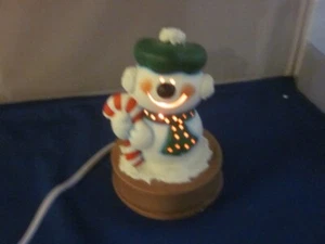 Vintage Keramik Happy Frosty Schneemann hält eine Zuckerstange 5" beleuchtet kabelgebunden - Bild 1 von 2