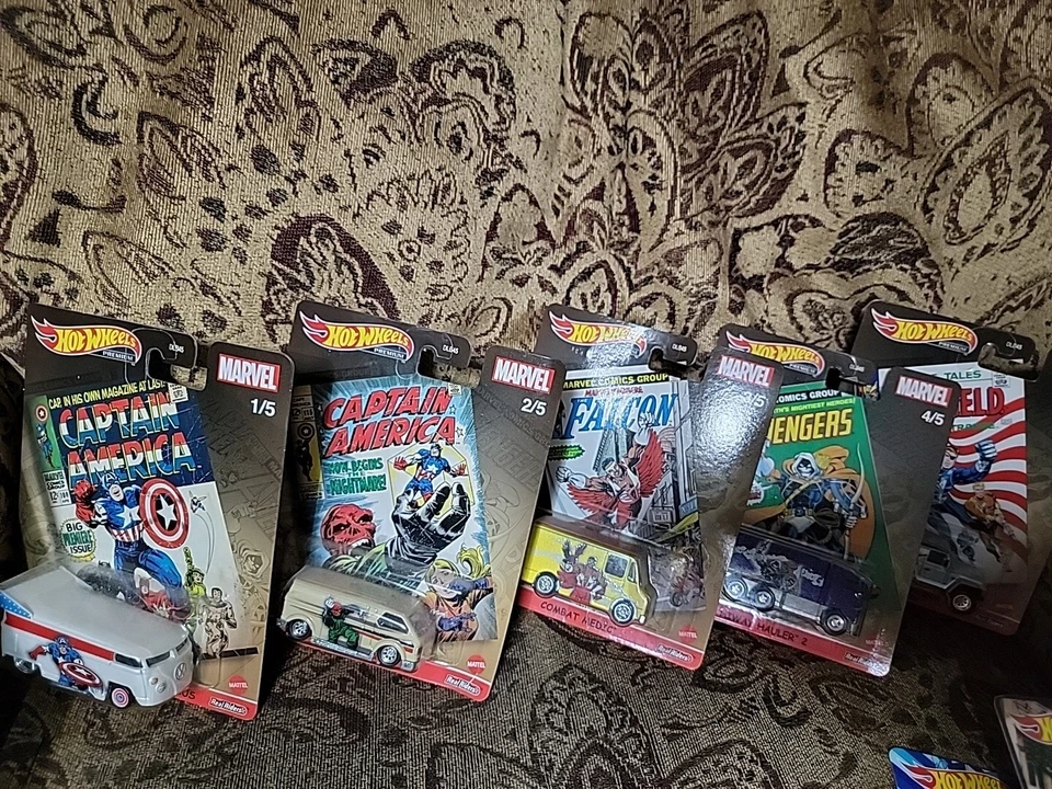 Juego de 5 Hot Wheels Premium Marvel Comics Capitán América Foto 1 de 4