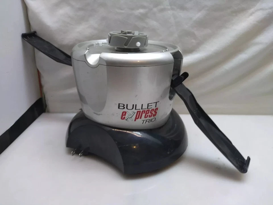 Motor base para procesador de alimentos Bullet Express Trio BE110C con ***abrazadera rota Foto 1 de 4