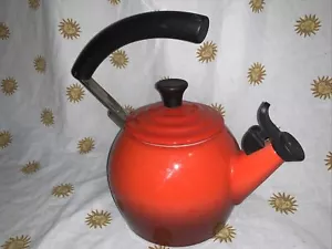 Le Creuset 1.25 qt Enamel on Steel Red Gradient Whistling Tea Kettle Pot Steam - Picture 1 of 8