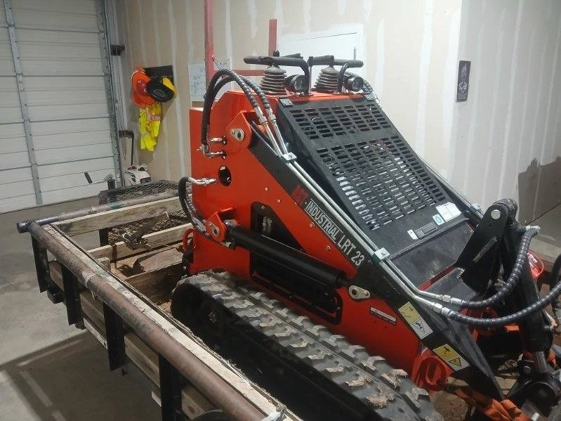 Minicargadora de orugas CFG LRT23 2023 motor RATO 4 tiempos con cubo Foto 1 de 4