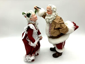2002 Clothique Possible Dreams Under The Mistletoe Santa & Mrs Claus Christmas - Picture 1 of 9