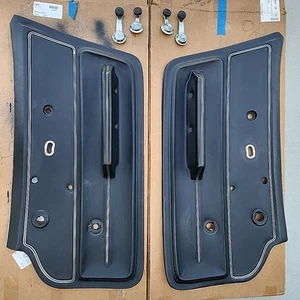 1967 Chevrolet Corvette Door Panels With Handles, Driver + Pasenger, CNV - Picture 1 of 13