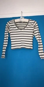 Size 6 Petite Miss Selfridge black and white striped crop top with a V neckline - Picture 1 of 4
