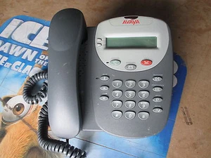 Avaya 4602SW + IP GRIS VOIP écran LCD numérique téléphone professionnel + combiné - Photo 1/3