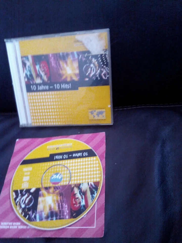 SAMPLER  10  Jahre  10  Hits !  scatman + macarena + mambo no. 5 + hey whatever - Bild 1 von 1