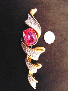 SWAROVSKI Jewelers Collection Massive Pink Stone Crystal Spiral BROOCH SWAN SIGN - Picture 1 of 3