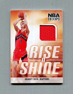 2023-24 Panini NBA Hoops Gradey Dick Risen n Shine Rookie Jersey Card #RS-DCK - Bild 1 von 2