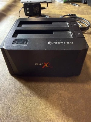 Estación de acoplamiento Thermaltake BlacX Dual SATA HDD Foto 1 de 2