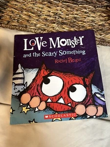 Scholastic Paperbacks - Love Monster, Beach Days (Clifford) - Imagen 1 de 4