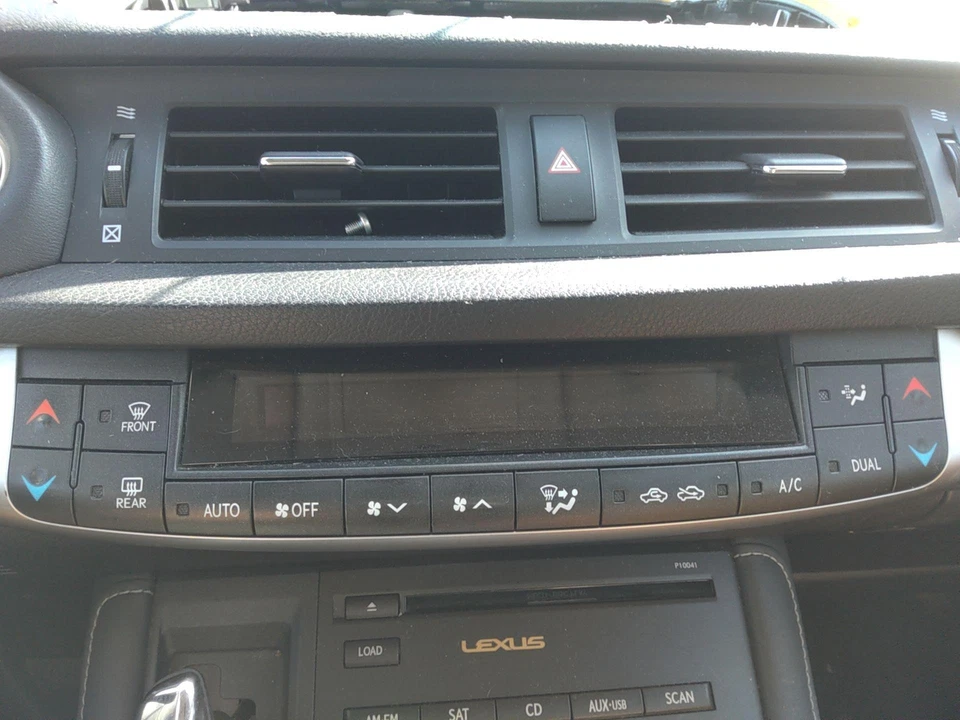 11 LEXUS CT200H Heater A/c Control Navigation - Image 1 of 1