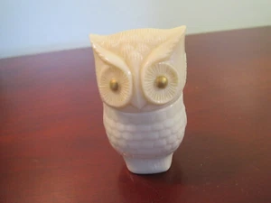 Avon Eule Flasche Figur Schulranzen - weißes Glas - leer - Bild 1 von 10