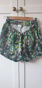 Womans witchery shorts excellent condition size 8 green and blk print - Picture 1 of 4