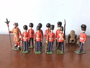 vintage britains lead toy soldiers. Royal Guards Plus Canon - 11 Pieces - Picture 1 of 6