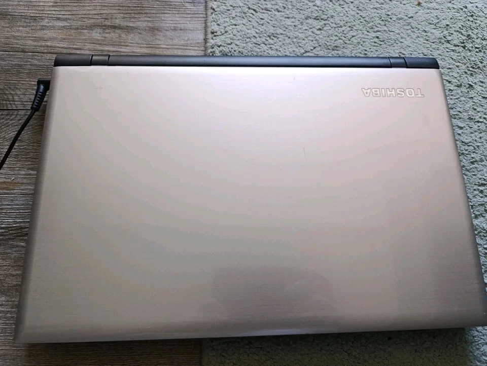 Laptop Toshiba 15zoll Bildschirm - Bild 1 von 4