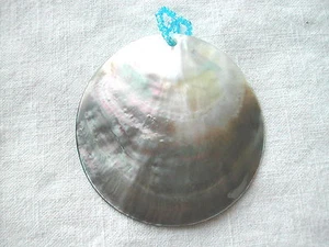 * BIJOU FANTAISIE ANCIEN PENDENTIF EN NACRE 6.5 cm de Ø - Imagen 1 de 2
