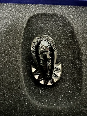 Swarovski 2022 Elegancia de África, Pin Máscara 5619207 TOTALMENTE NUEVO EN CAJA SCS Foto 1 de 4