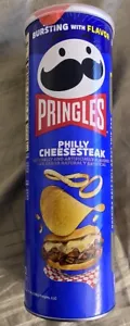 NEU PRINGLES PHILLY CHEESESTEAK AROMATISIERTE KARTOFFELCHIPS CHIPS 5,5 OZ (158g) DOSE - Bild 1 von 2