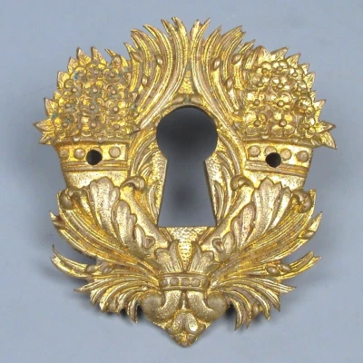 Antiguo Escudo Francés Bronce Llave Agujero Cubierta Estilo Imperio Cornucopia Flores Foto 1 de 4