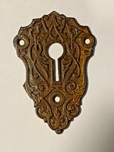 Antigua placa posterior decorativa de hierro fundido Branford con tapa de cerradura - Imagen 1 de 5