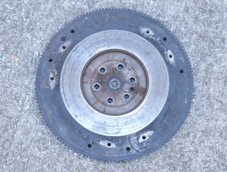 国际收割机 R-110 卡车飞轮适用于 10 英寸离合器 SD-220 二手 — 第 1/4 张图片