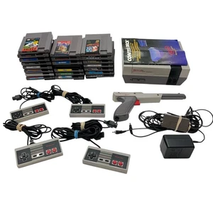 Nintendo NES Original Console Bundle With 20 Games + 4 controllers +1 gun zapper - Picture 1 of 13