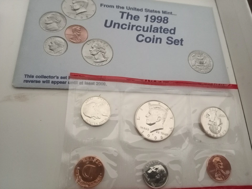 1998 us mint uncirculated coin set - Image 1 of 1