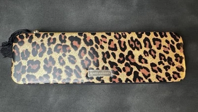 Bolso de Maquillaje MARC JACOBS XL Dorado Estampado de Leopardo/Estuche de Cosméticos ENTRENAMIENTO Borla con Cremallera Foto 1 de 4