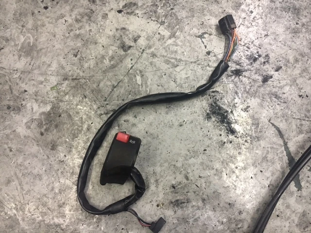 SUZUKI SV650 K4 SK4 2004 INTERRUPTOR DERECHO CONTROL ENGRANAJE SV 650 Foto 1 de 1