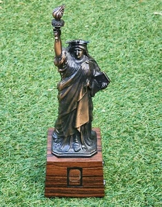 1986 RADIO SHACK STATUE OF LIBERTY COMMEMORATIVE AM RADIO - 12" - Picture 1 of 9