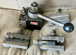 Aloris Model C Quick-Change Lathe Tool Post w/2 Aloris C1 Holders and 2 Unmarked - Picture 1 of 7