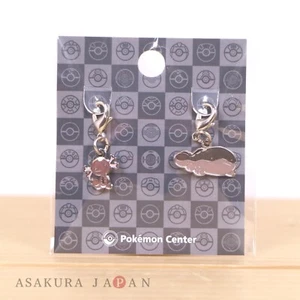 Pokemon Center Metall Charm # P194 980 Paldean Wooper Clodsire Schlüsselanhänger - Bild 1 von 3