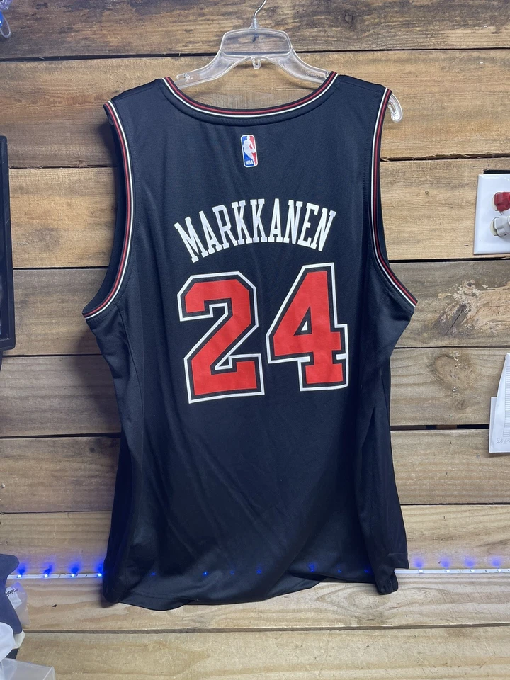 НОВАЯ МУЖСКАЯ ФУТБОЛКА FANATICS CHICAGO BULLS/24 «MARKKANEN» черная/красная NBA — XXL - Изображение 1 из 4