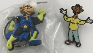 Toys R Us Geoffrey Super Vinyl Keychain and Geoffrey Pin - Picture 1 of 7