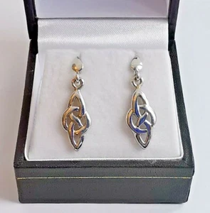 PENDIENTES COLGANTES NUDO CELTA ORO BLANCO 9ct 375 tachuelas traseras mariposa 8x25mm 2,4g - Imagen 1 de 12