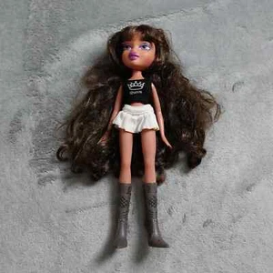 Bratz Queen Yasmin Play Doll Brown Long Hair Purple Eyes Outfit - Picture 1 of 13