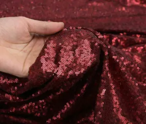 Tessuto paillettes bordeaux 3 mm materiale scintillante bling 2W elasticizzato 130 cm larghezza metro - Foto 1 di 3