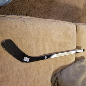 NHL licensed Dallas Stars Mini Plastic Hockey Stick, about 28" long, RH curve - Picture 1 of 9