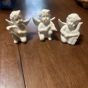 Angeli vintage in ceramica smaltata che suonano violino, arpa e violoncello - set di 3 - Foto 1 di 7